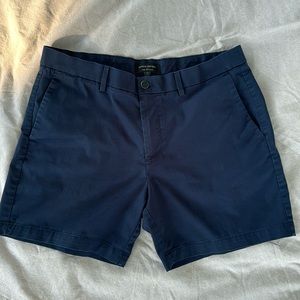 Banana Republic Core Men’s Temp 7” shorts in Navy Waist: 35